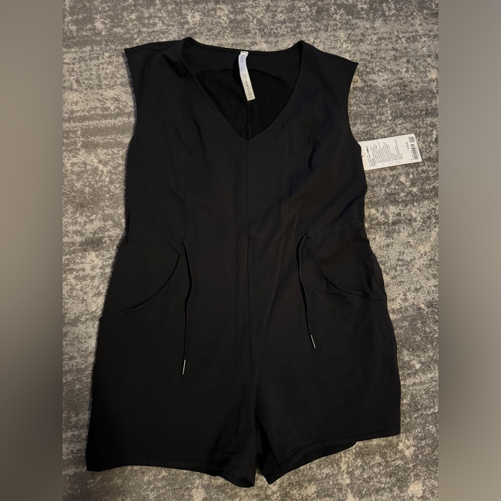 Lululemon NWT French terry v-neck romper size 6